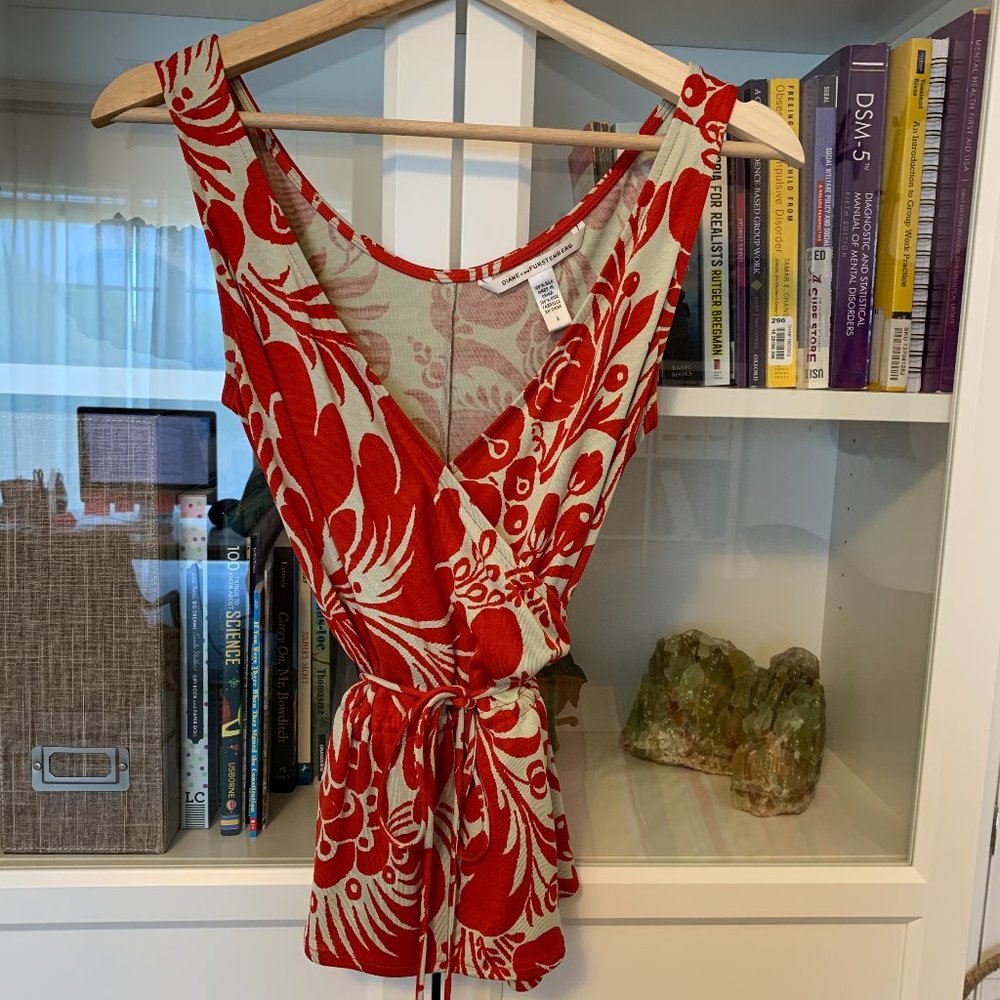 Diane Von Furstenberg 100% Sleeveles Silk Wrap Top